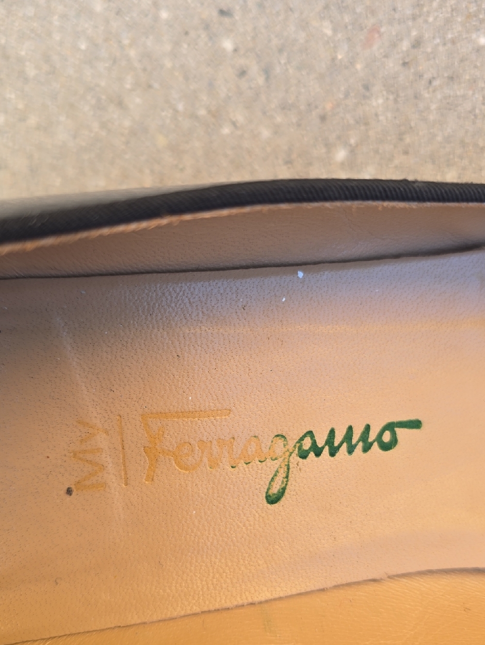 Salvatore Ferragamo Black Patent Vara Bow Block Heels Size 9 - Picture 7 of 13
